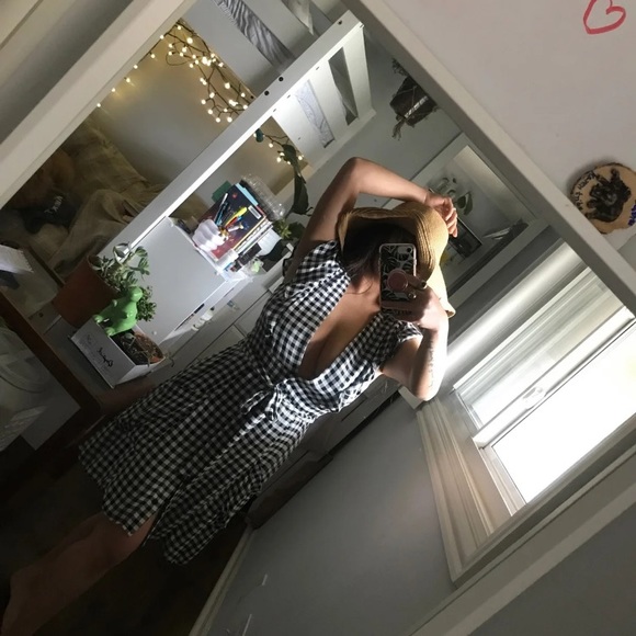 Button up gingham day trip dress! - Picture 2 of 4
